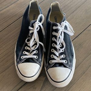 Black low top converse
